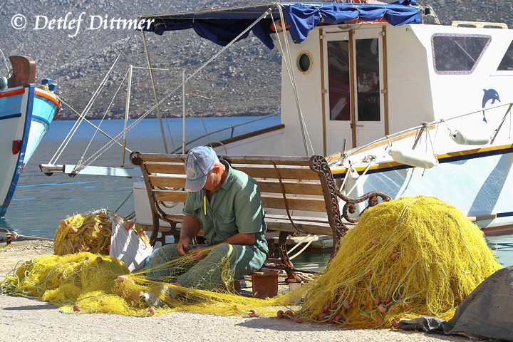 ein Fischer auf der Insel Symi, Griechenland