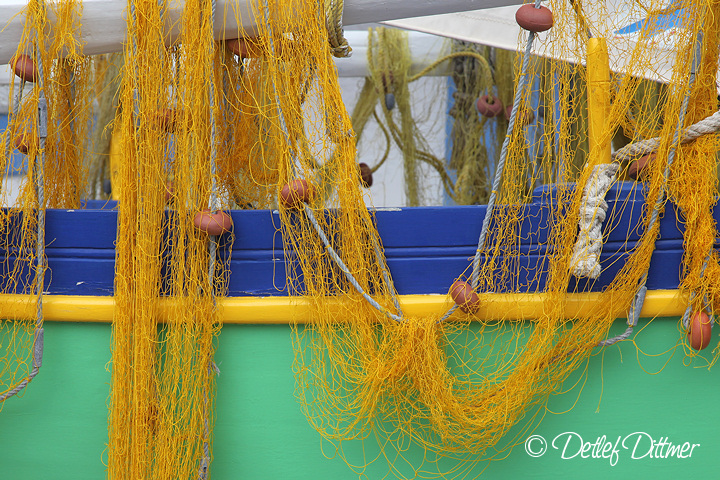 Fischerboot mit Netzen in Pantelia auf der Insel Leros