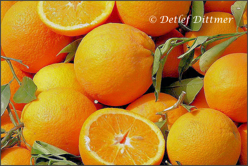 Saftige Orangen auf einem Wochenmarkt in Griechenland