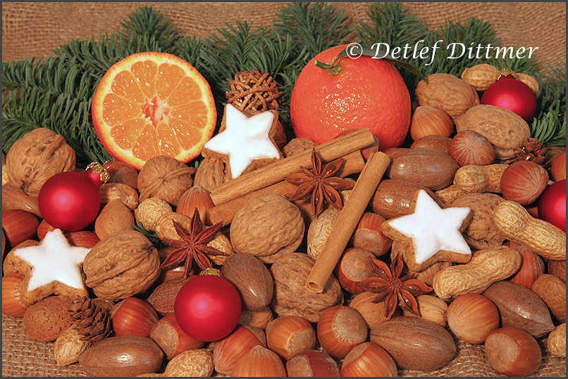 Adventszeit mit Mandarinen, Nssen, Gewrzen, Zimtsternen