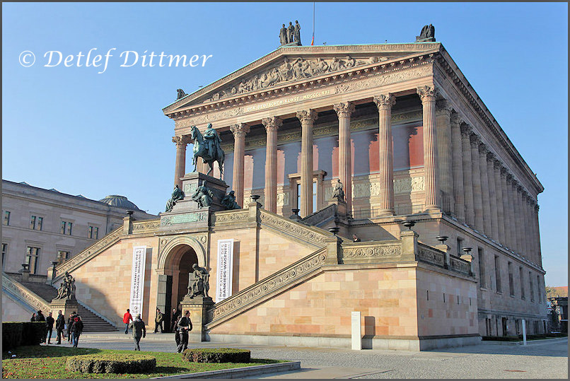 die "Alte Nationalgalerie" auf der Museumsinsel in Berlin