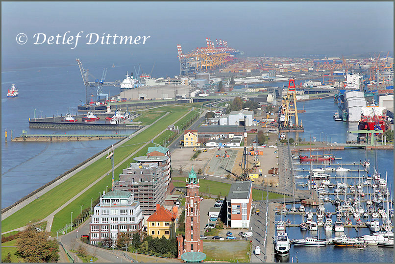 Blick auf einen Teil des Hafens von Bremerhaven