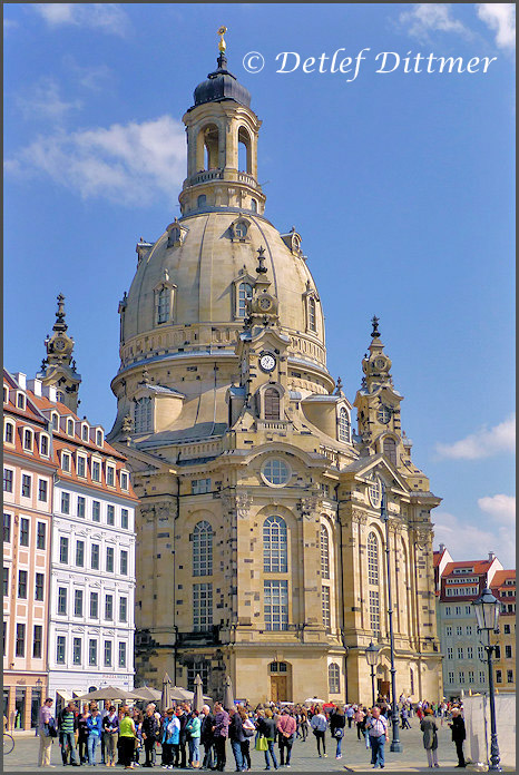 Blick auf die imposante Frauenkirche in Dresden