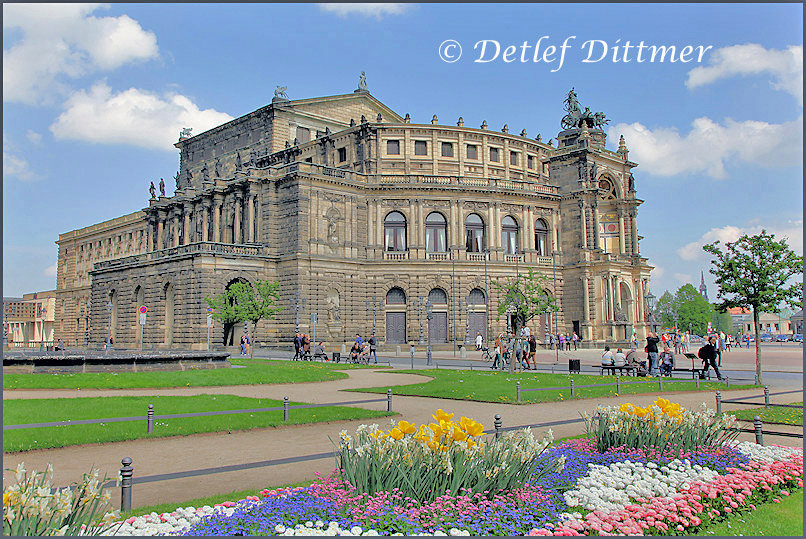 Blick auf die Semperoper von Dresden im Frhling