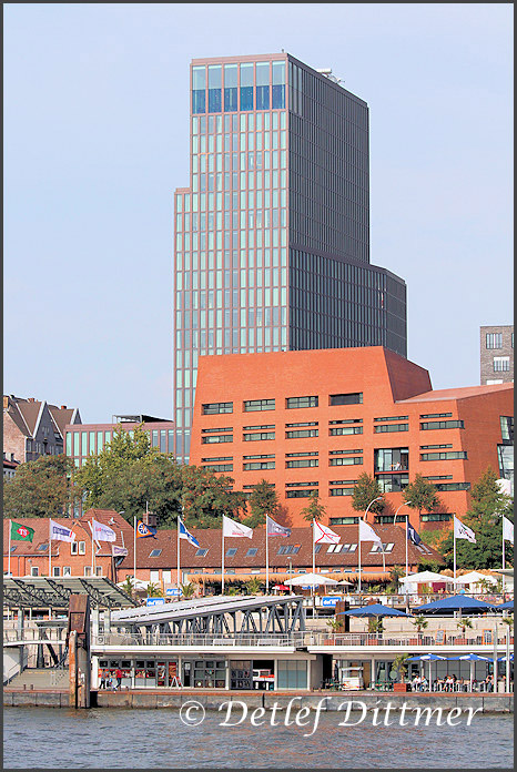 Blick auf das Empire Riverside Hotel, Hamburg