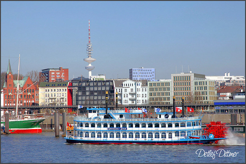 Hafenrundfahrt mit einem Raddampfer, Hamburg