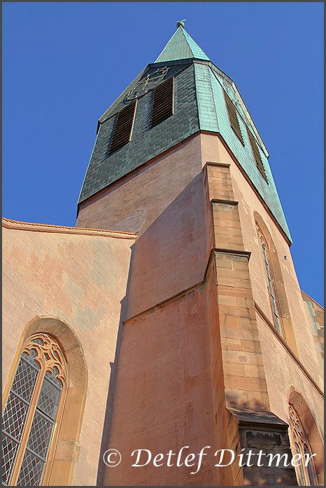 die Peterskirche in der Altstadt von Heidelberg