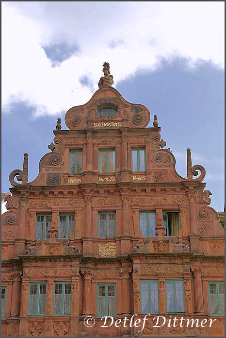 Die Fassade der Universittsbibliothek von Heidelberg