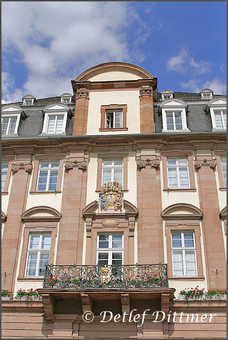 Teilansicht der Fassade des Rathauses von Heidelberg