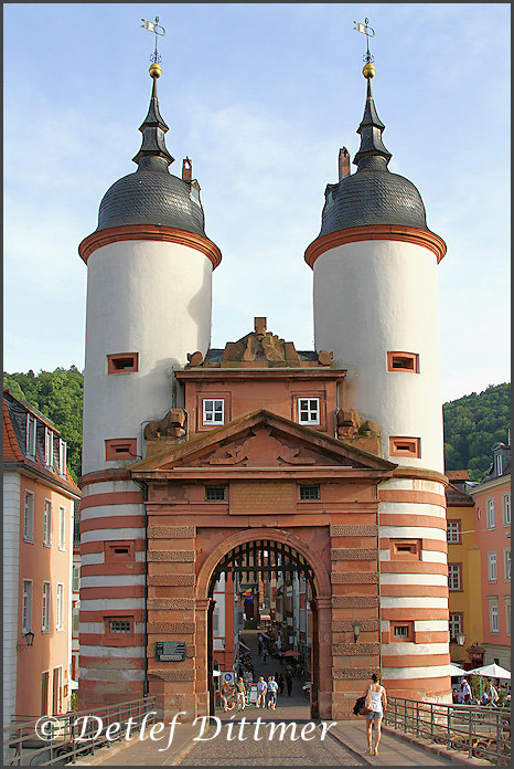 das Brckentor der "Alten Brcke" von Heidelberg