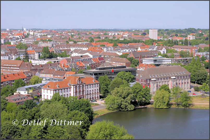 Blick vom Rathausturm über den Kleinen Kiel auf die Stadt