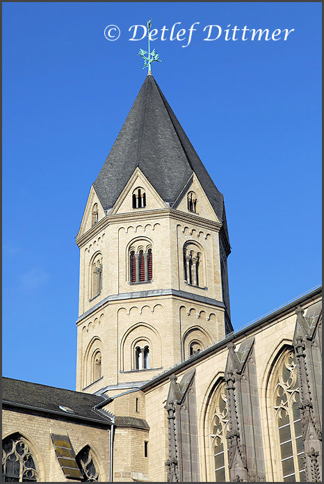 der Westturm der Kirche St. Aposteln in Kln