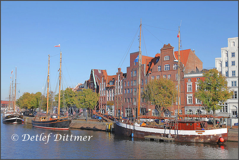 An der Untertrave mit einigen alten Segelschiffen, Lübeck
